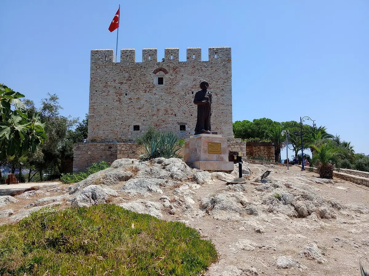 Güvercinada Kalesi