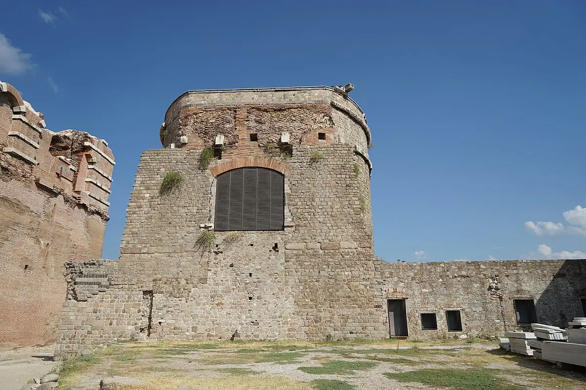 Kızıl Avlu Güney Kule