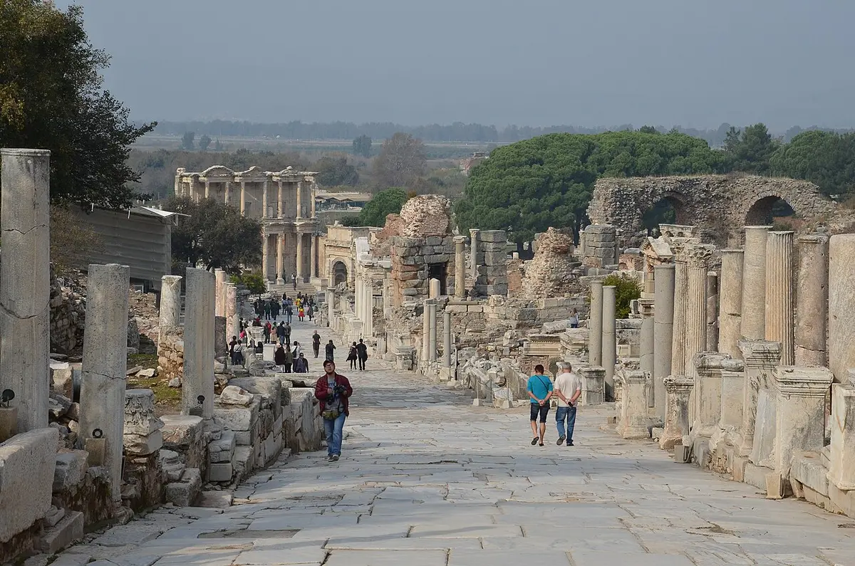 Kuretler Caddesi (Embolos)