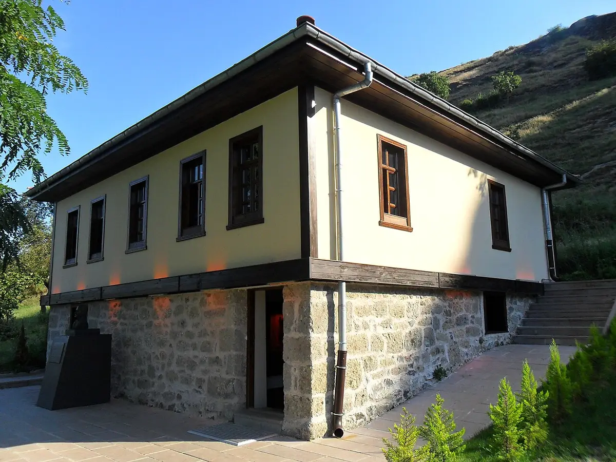 Tekkeköy Mağaraları Arkeoloji Vadisi Müze Evi
