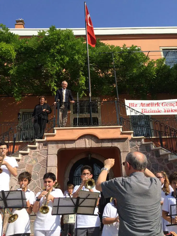 Uşakizade Köşkü