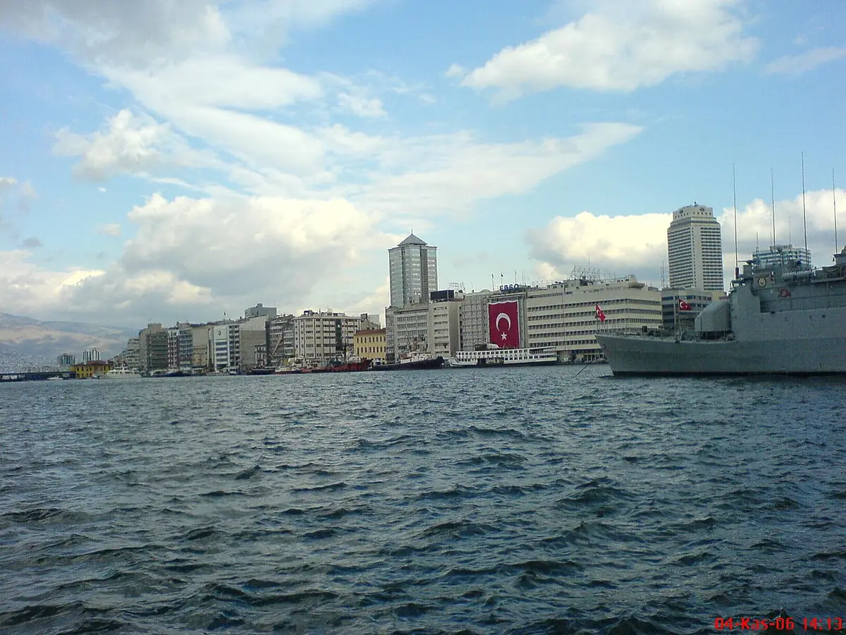 Zübeyde Hanım Eğitim ve Müze Gemisi